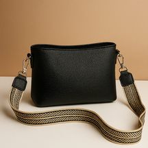 Sling bag voor dames met modern ontwerp, verstelbare riem en ruim hoofdvak, perfect voor werk, school of dagelijks gebruik.