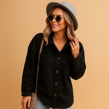 Mouwloos dames wintervest in zacht materiaal met klassieke pasvorm, ideaal voor laagjes en casual winterlooks.