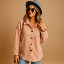 Mouwloos dames wintervest in zacht materiaal met klassieke pasvorm, ideaal voor laagjes en casual winterlooks.
