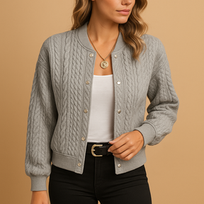 Open-front damesvest met flatterende pasvorm, zachte stof en moderne snit. Perfect voor werk, casual outfits en elegante laagjeslooks.