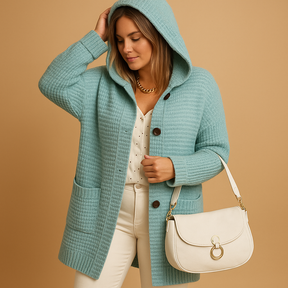 Open gebreid damesvest met lange voorkant in zachte stof, ideaal voor casual en elegante laagjes in herfst en winter.