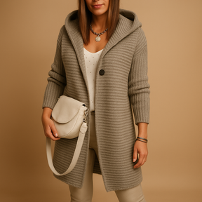 Open gebreid damesvest met lange voorkant in zachte stof, ideaal voor casual en elegante laagjes in herfst en winter.