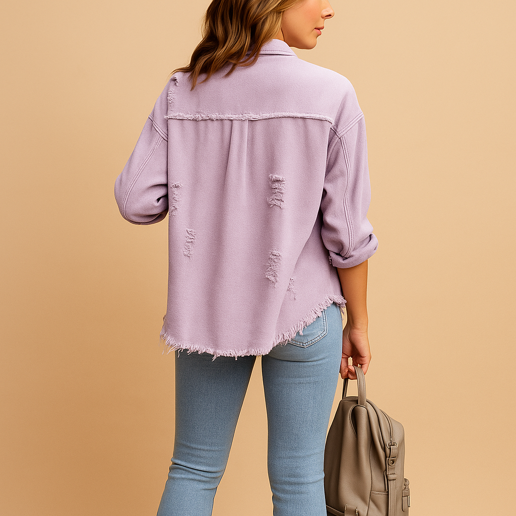 Oversized spijkerjas met vintage look voor dames, comfortabel en trendy met distressed details. Perfect voor casual outfits en city looks.