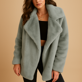 Pluche wintermantel voor dames met zachte stof, medium lengte en reverskraag. Ideaal voor dagelijks gebruik, werk en elegante winteravonden.