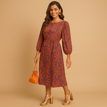 Elegante damesjurk met flatterend silhouet en tijdloos design, geschikt voor formele en dagelijkse gelegenheden.