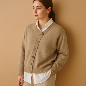 Warme gebreide damestrui met wol-look in crème, mokka, grijs en antraciet. Comfortabel en stijlvol voor dagelijks gebruik en speciale gelegenheden.