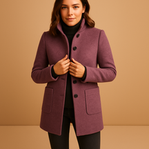 Zachte winterjas voor dames met relaxte pasvorm en tijdloze details. Elegant, warm en comfortabel, ideaal voor dagelijkse winterse gelegenheden.