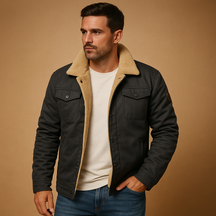 Heren bomberjack met geribde boorden en isolerende voering, perfect voor winterse dagen en casual outfits.