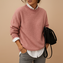 Wollen damestrui met verfijnde snit en zachte structuur, geschikt voor casual en formele outfits in zwart, beige of taupe