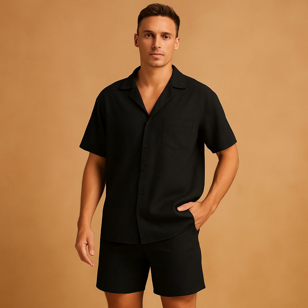 Herenset met V-hals shirt en elastische shorts, ideaal voor informele zomerse dagen, ontspanning en dagelijks comfort.